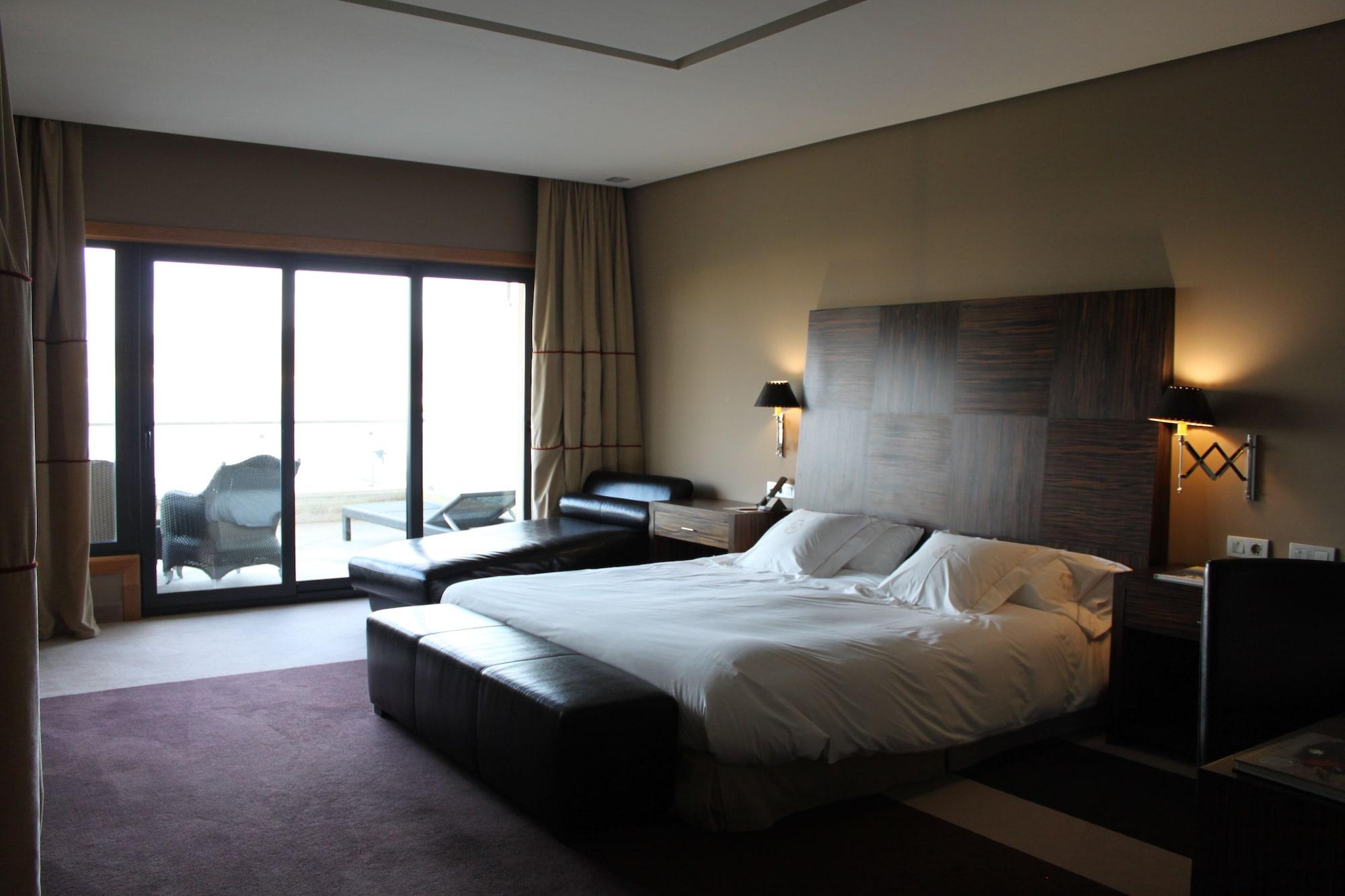 Pazo Los Escudos Hotel Spa & Resort Vigo Eksteriør bilde A room at the hotel