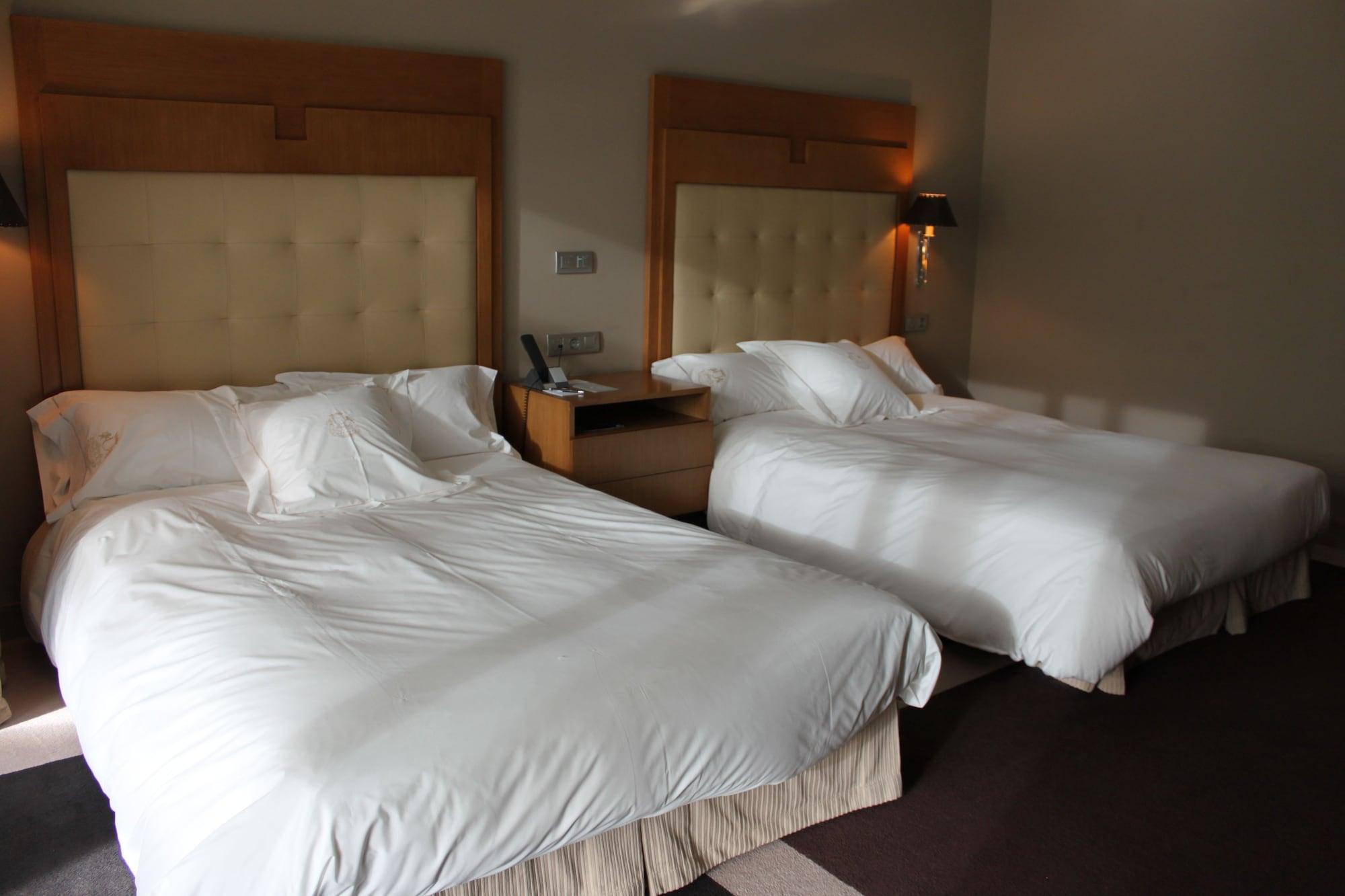 Pazo Los Escudos Hotel Spa & Resort Vigo Eksteriør bilde A room at the hotel