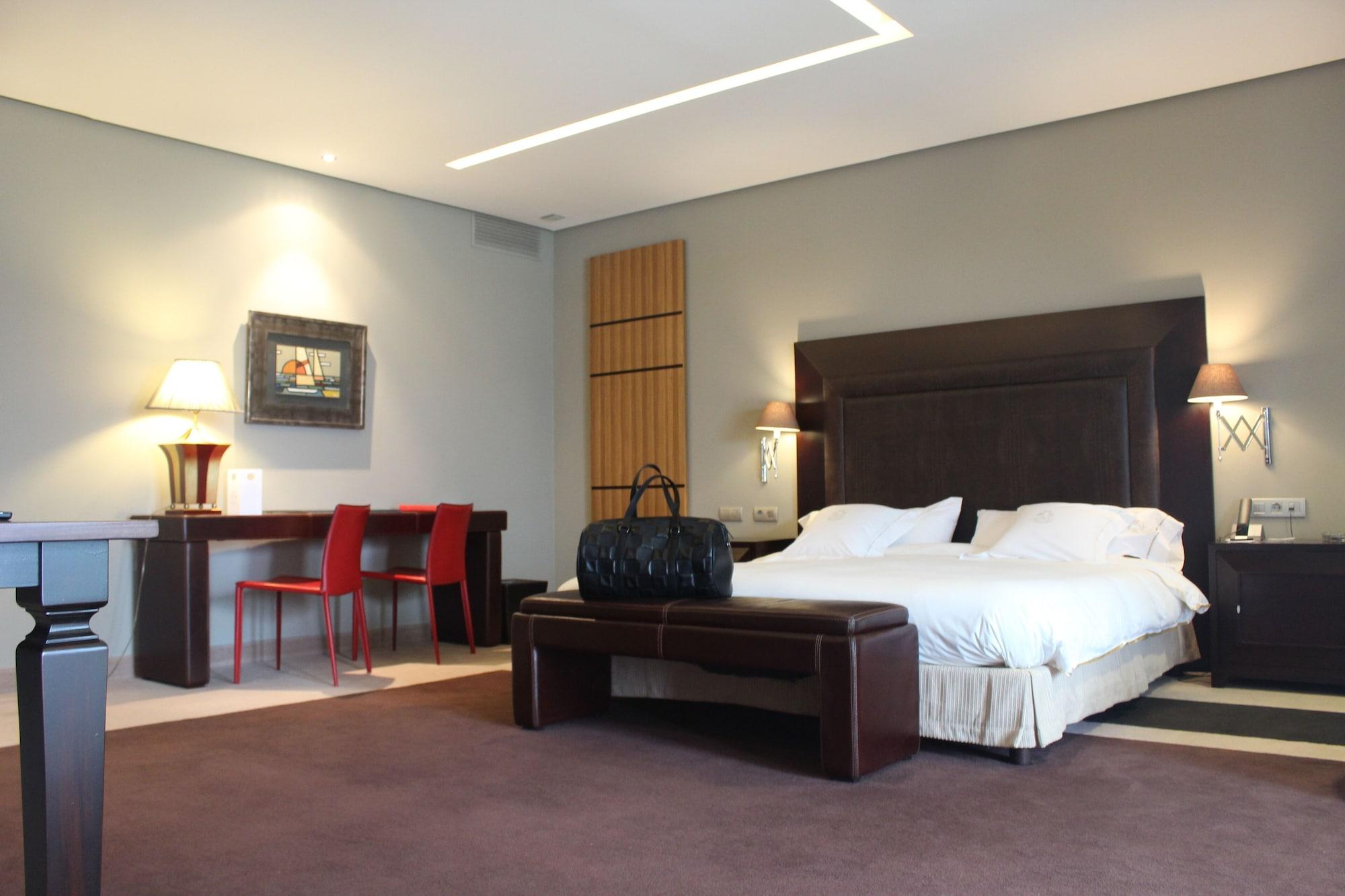 Pazo Los Escudos Hotel Spa & Resort Vigo Eksteriør bilde A room at the hotel
