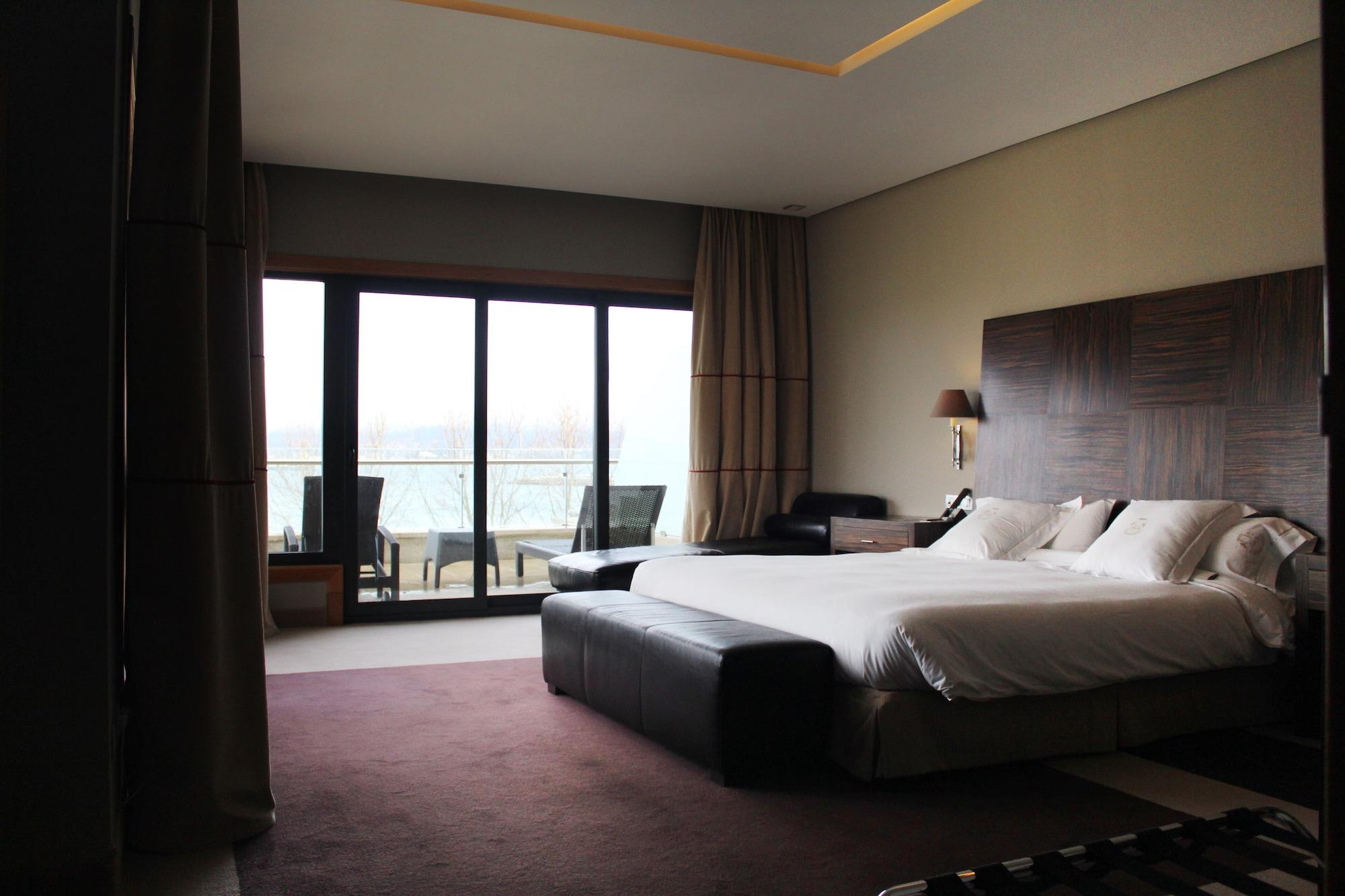 Pazo Los Escudos Hotel Spa & Resort Vigo Eksteriør bilde A room at the hotel